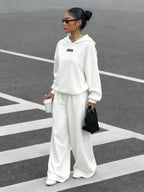 Conjunto Moletom Com Capuz Minimalista Peluciado