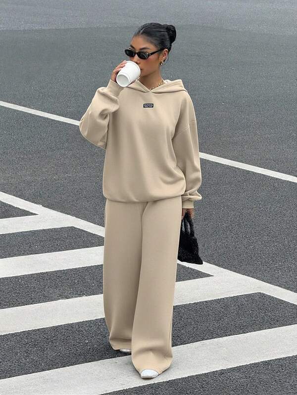 Conjunto Moletom Com Capuz Minimalista Peluciado