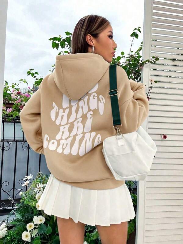 Moletom Com Capuz Lettering Grande nas Costas e Ribana